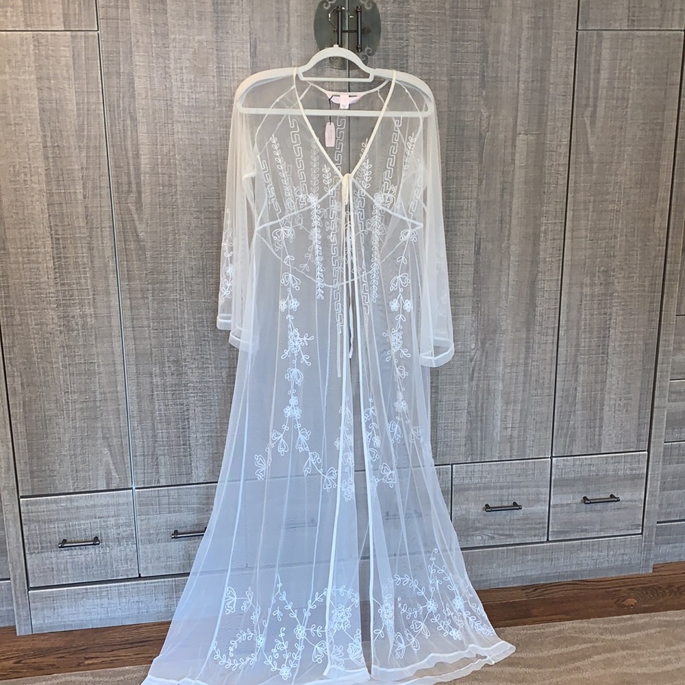 Victoria’s Secret Embroidered Robe - Picture 8 of 13